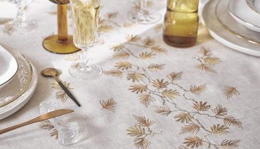 Nappe brodée : un détail raffiné qui transforme l’ambiance d’une table